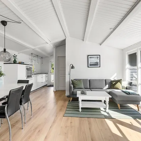 Charming Summerhouse Near And Hornbaek *